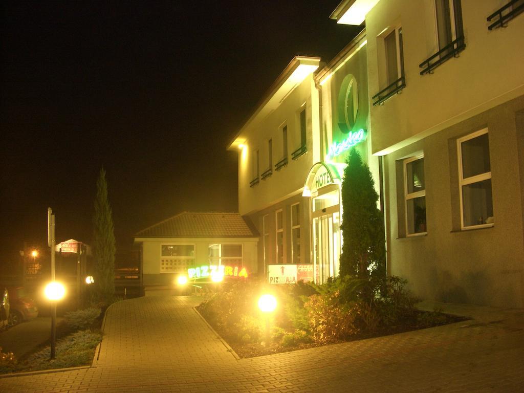 Hotel Mondeo Prag Exterior foto